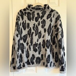 Leopard Print Turtleneck  acryliccSweater - Gray and Black. M